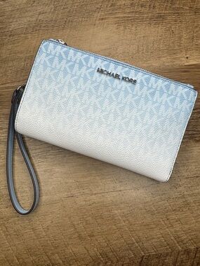 Michael Kors Light Large Jet Set Light Sky Blue Ombre Signature Wristlet